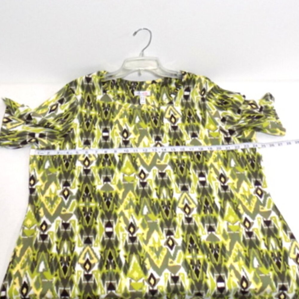 D & Co. Woman's Multicolor Abstract Design Short Sleeve Pullover Top – Size: 1X - Picture 6 of 10